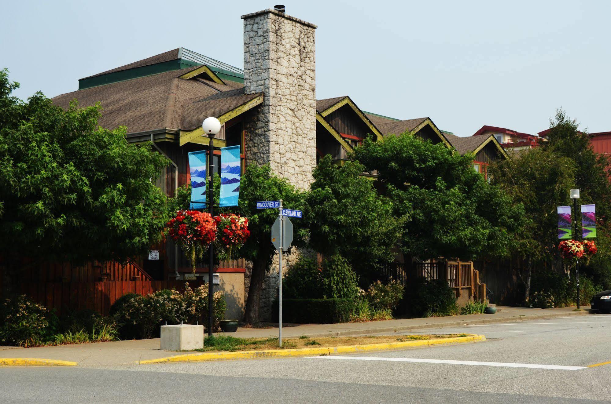 Howe Sound Inn & Brewing Company Squamish Exterior foto